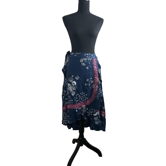 Women’s Blue and White Floral/ Bohemian Wrap Skirt, size Medium NWT